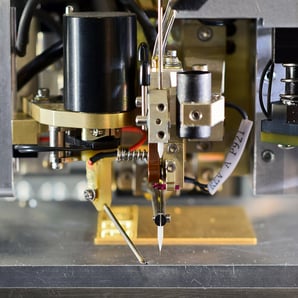 8100 Wire Bonder